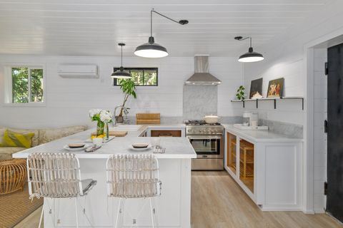 Tiny photo for 1900 Midway Avenue, Grants Pass, OR 97527 (MLS # 220219467)