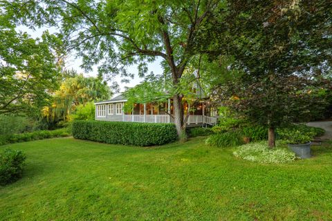 Tiny photo for 1900 Midway Avenue, Grants Pass, OR 97527 (MLS # 220219467)