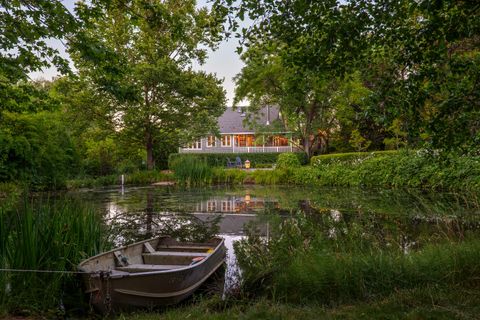 Photo of 1900 Midway Avenue, Grants Pass, OR 97527 (MLS # 220219467)