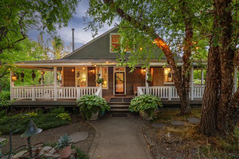Tiny photo for 1900 Midway Avenue, Grants Pass, OR 97527 (MLS # 220219467)
