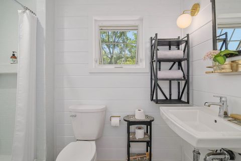 Tiny photo for 1900 Midway Avenue, Grants Pass, OR 97527 (MLS # 220219467)