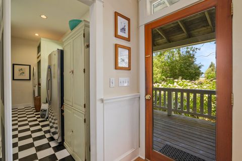 Tiny photo for 1900 Midway Avenue, Grants Pass, OR 97527 (MLS # 220219467)