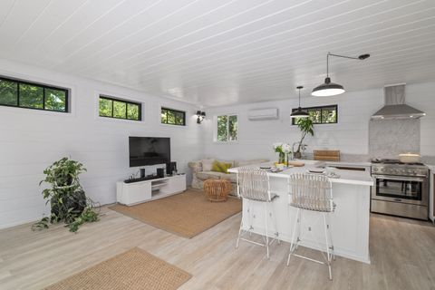 Tiny photo for 1900 Midway Avenue, Grants Pass, OR 97527 (MLS # 220219467)