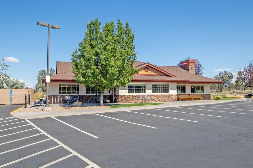 Single tenant NNN leased investment.  Original Pancake House (real estate only, not the business) backed by a 10 year lease with 9 years remaining.  6.5% cap rate.  Super popular and successful business since 1997 in Bend and since 2008 for subject location.  Current tenant/operator has been with the brand for over 30 years and owns both the Bend and Redmond locations.