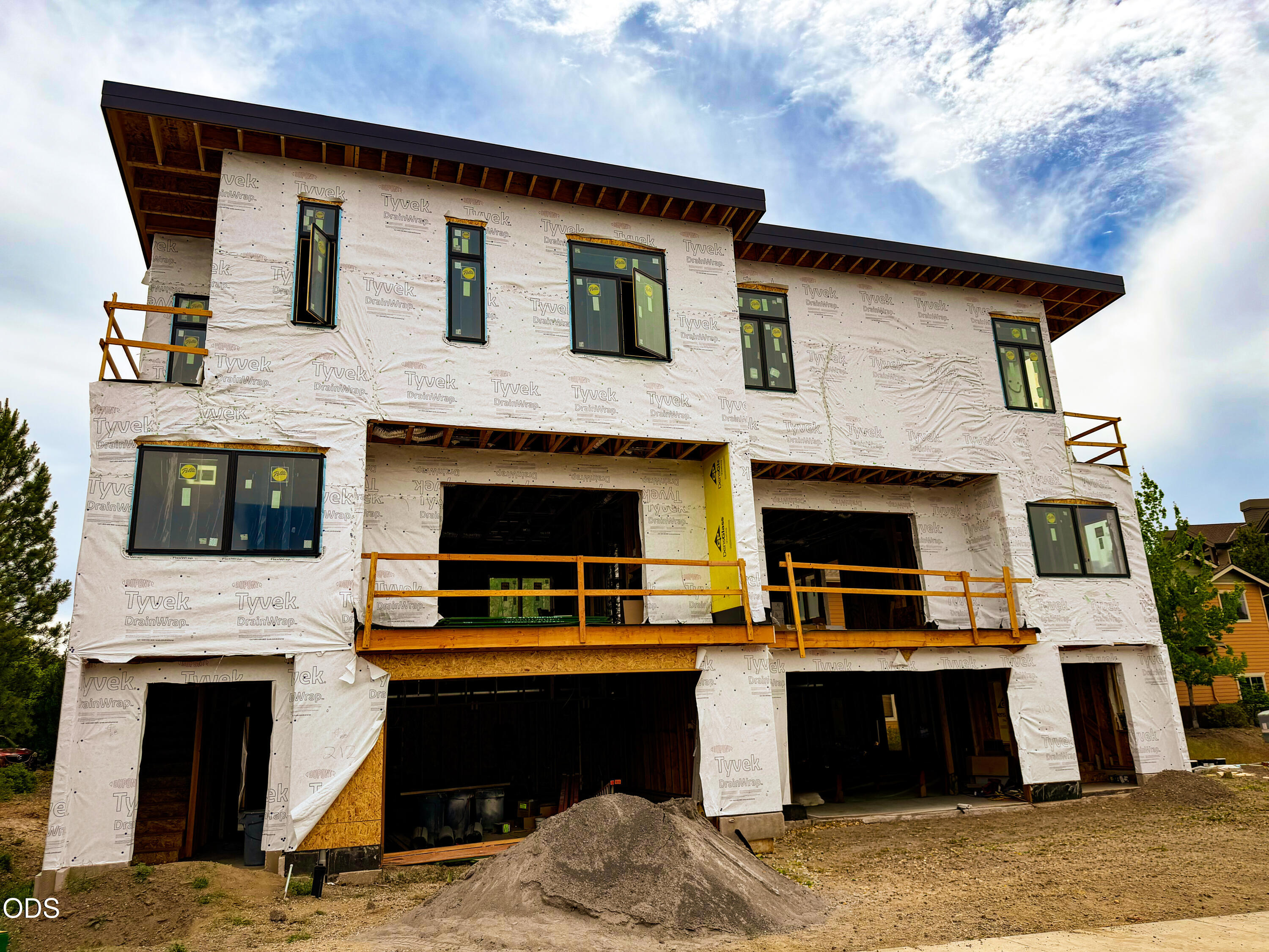 210 SW Log Court