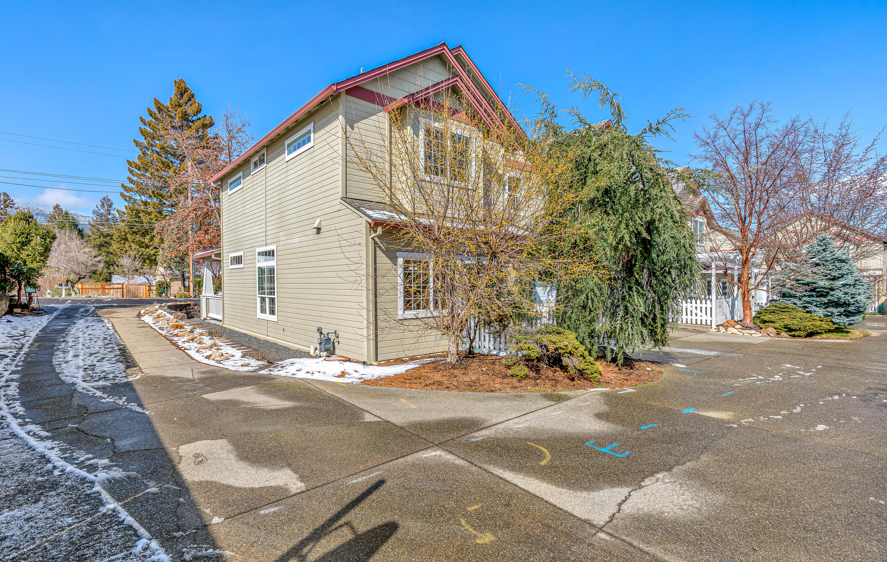 Court On Mary Jane, The - Residential