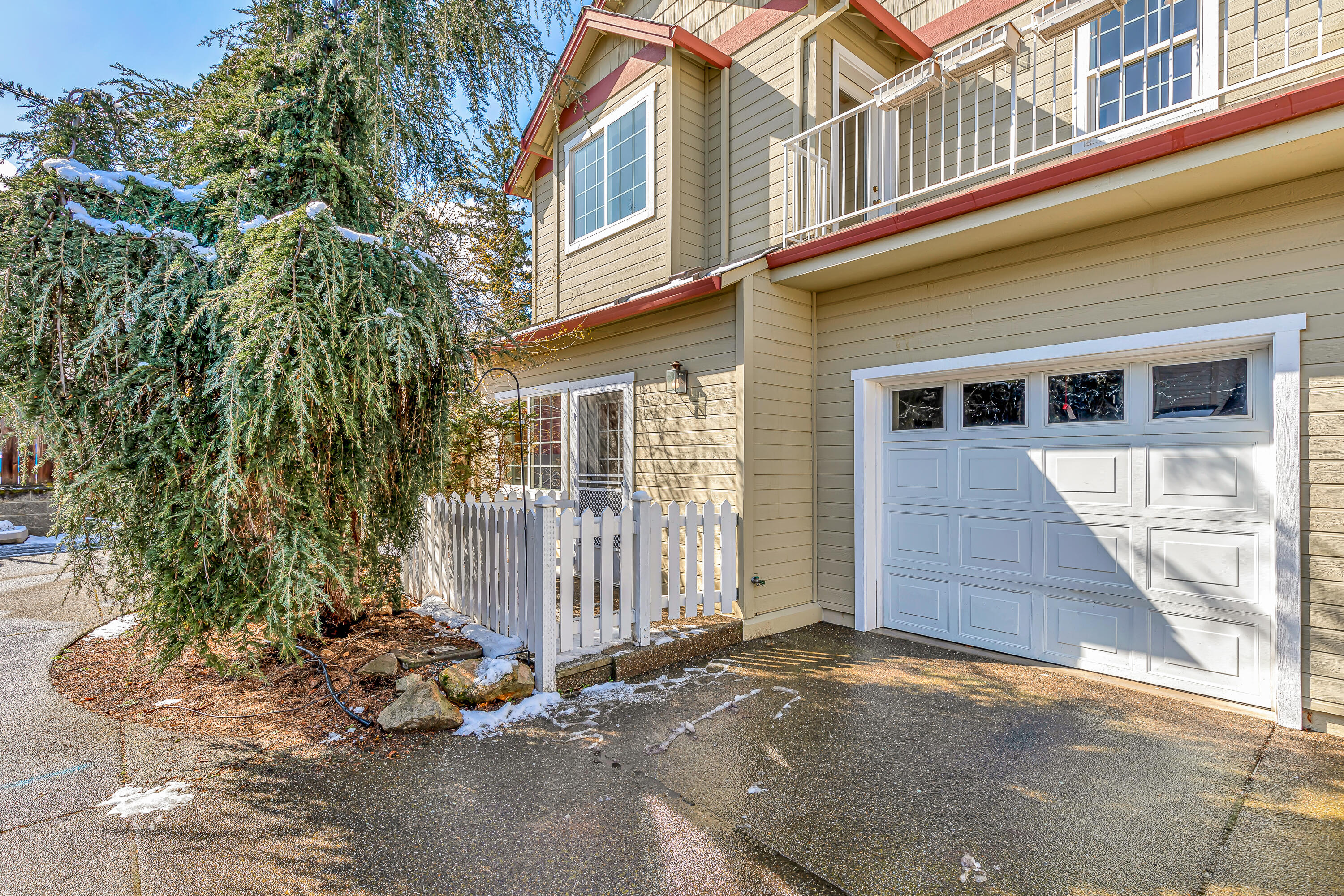Court On Mary Jane, The - Residential