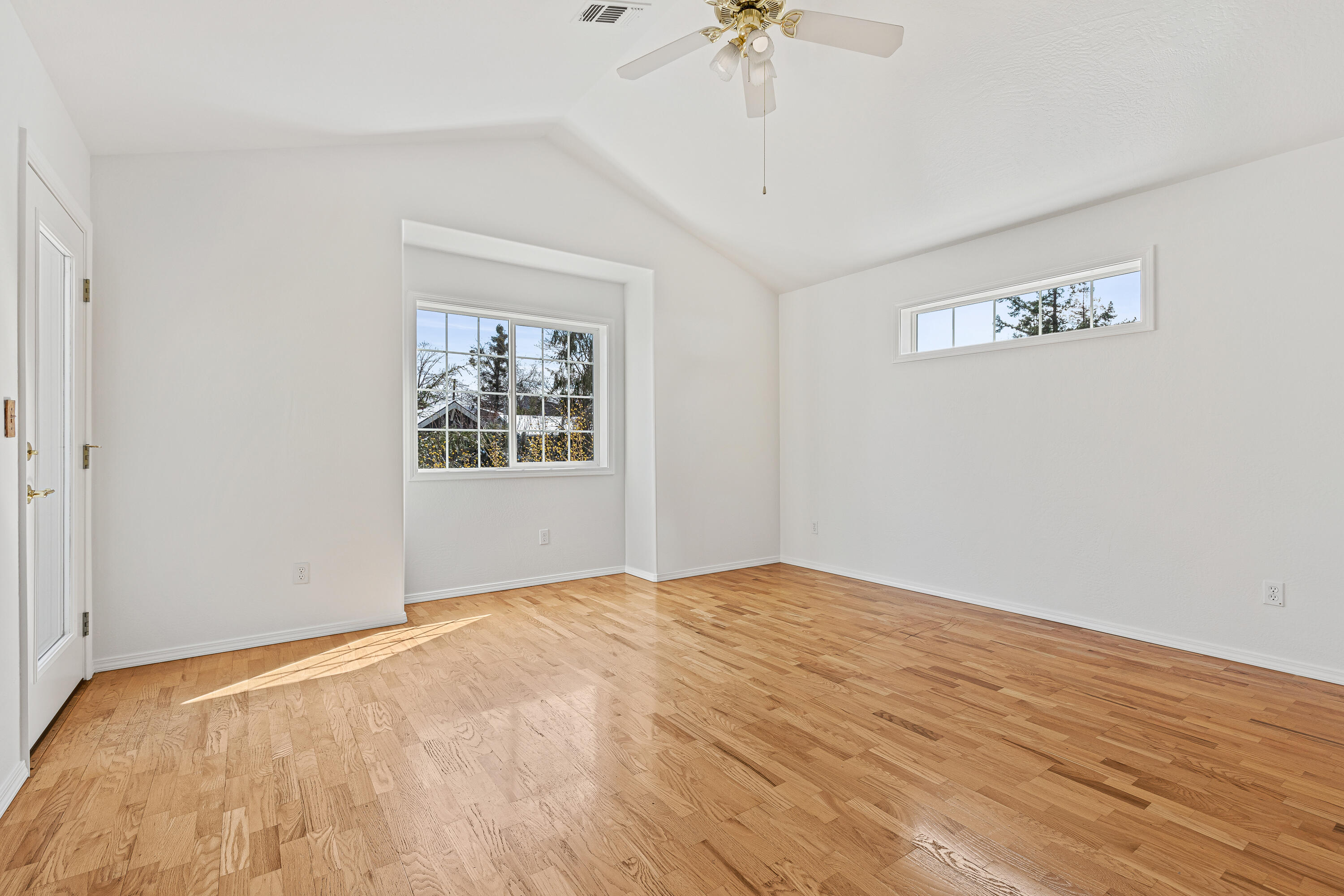 Court On Mary Jane, The - Residential