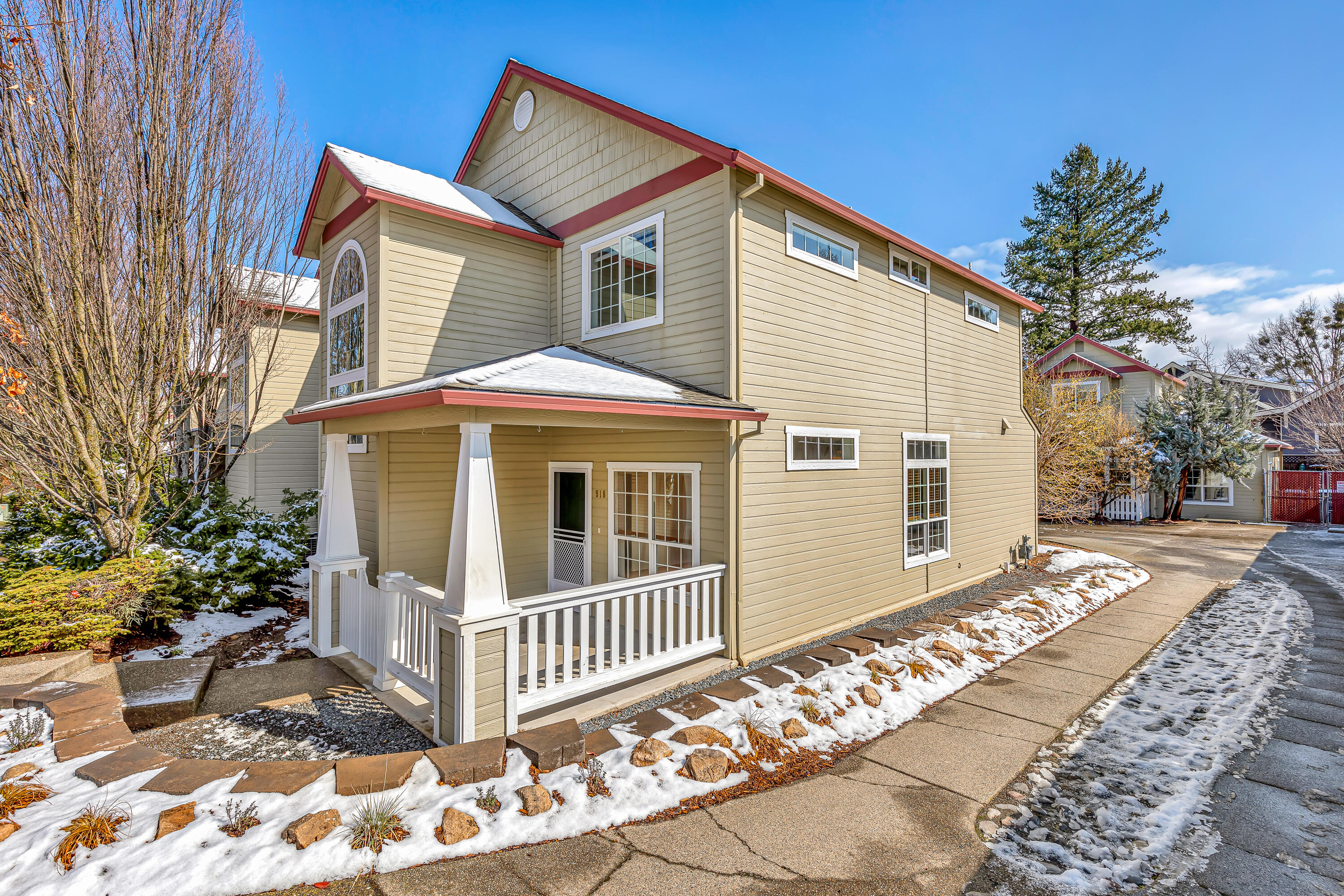 Court On Mary Jane, The - Residential