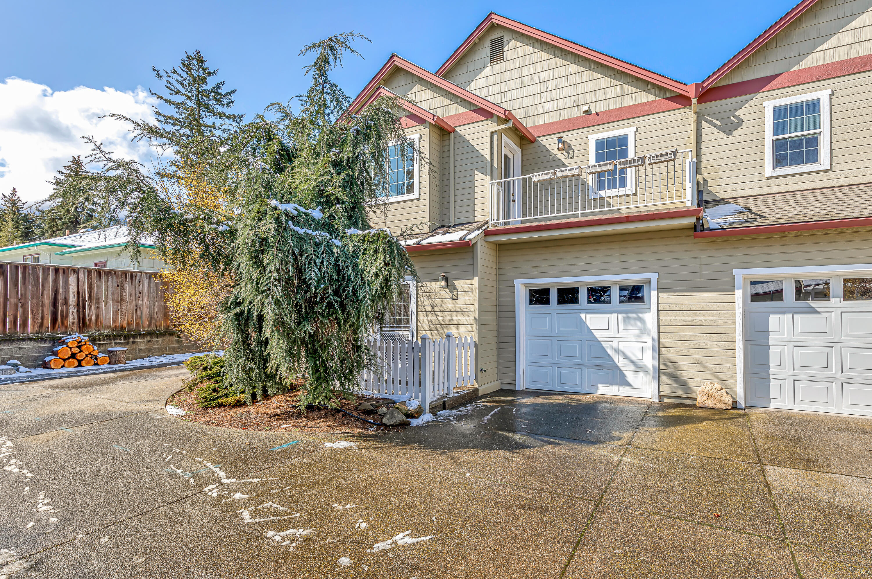 Court On Mary Jane, The - Residential