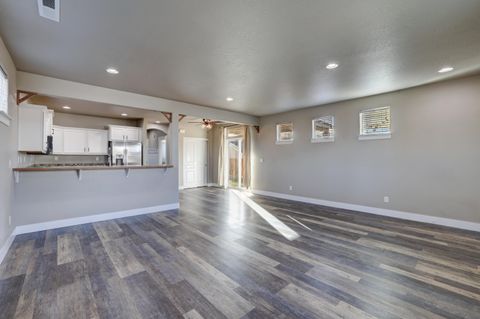 Tiny photo for 1525 SW 31st Street, Redmond, OR 97756 (MLS # 220219972)