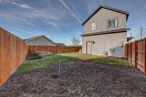 Tiny photo for 1525 SW 31st Street, Redmond, OR 97756 (MLS # 220219972)