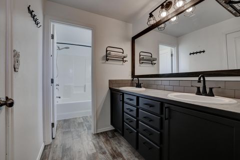 Tiny photo for 1525 SW 31st Street, Redmond, OR 97756 (MLS # 220219972)