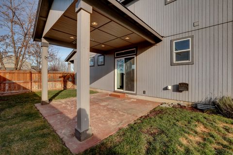 Tiny photo for 1525 SW 31st Street, Redmond, OR 97756 (MLS # 220219972)
