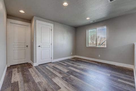 Tiny photo for 1525 SW 31st Street, Redmond, OR 97756 (MLS # 220219972)