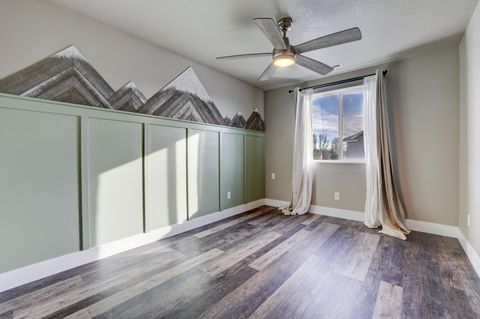 Tiny photo for 1525 SW 31st Street, Redmond, OR 97756 (MLS # 220219972)