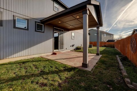 Tiny photo for 1525 SW 31st Street, Redmond, OR 97756 (MLS # 220219972)