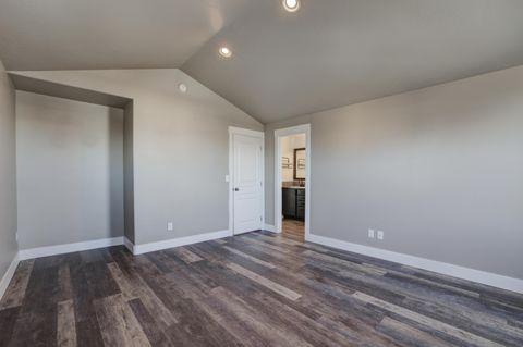 Tiny photo for 1525 SW 31st Street, Redmond, OR 97756 (MLS # 220219972)