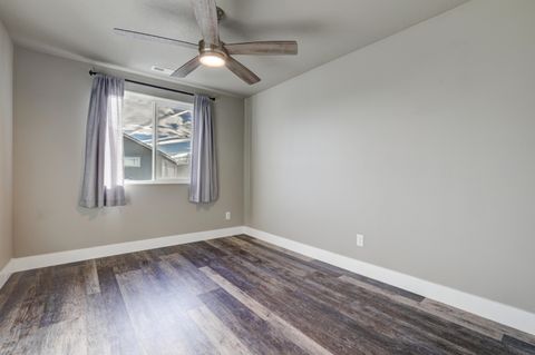 Tiny photo for 1525 SW 31st Street, Redmond, OR 97756 (MLS # 220219972)