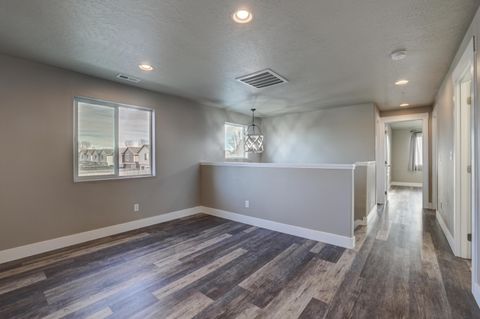 Tiny photo for 1525 SW 31st Street, Redmond, OR 97756 (MLS # 220219972)