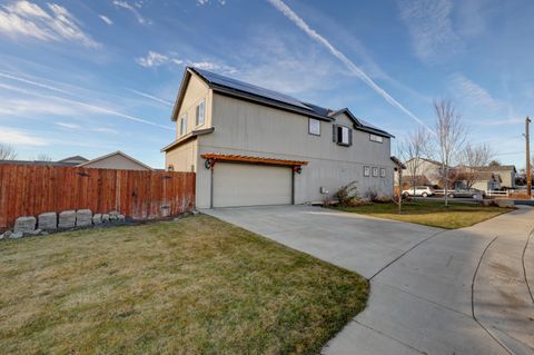 Tiny photo for 1525 SW 31st Street, Redmond, OR 97756 (MLS # 220219972)