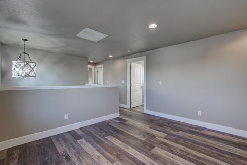 Tiny photo for 1525 SW 31st Street, Redmond, OR 97756 (MLS # 220219972)