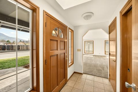 Tiny photo for 3027 Waterford Court, Medford, OR 97504 (MLS # 220217120)