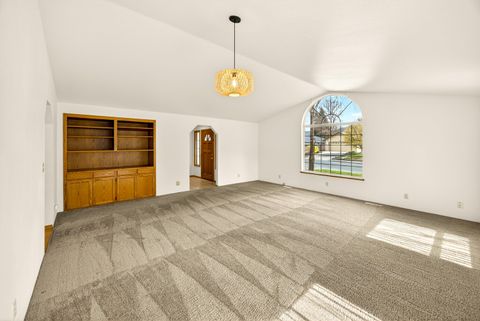 Tiny photo for 3027 Waterford Court, Medford, OR 97504 (MLS # 220217120)