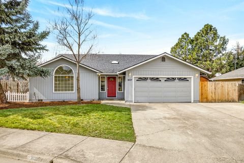 Tiny photo for 3027 Waterford Court, Medford, OR 97504 (MLS # 220217120)