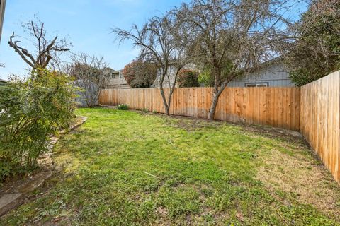 Tiny photo for 3027 Waterford Court, Medford, OR 97504 (MLS # 220217120)