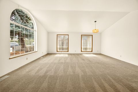 Tiny photo for 3027 Waterford Court, Medford, OR 97504 (MLS # 220217120)