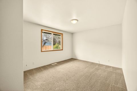 Tiny photo for 3027 Waterford Court, Medford, OR 97504 (MLS # 220217120)