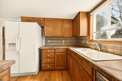 Tiny photo for 3027 Waterford Court, Medford, OR 97504 (MLS # 220217120)