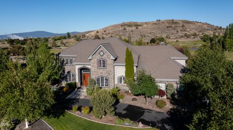 Tiny photo for 2646 Fairway Drive, Klamath Falls, OR 97601 (MLS # 220222765)