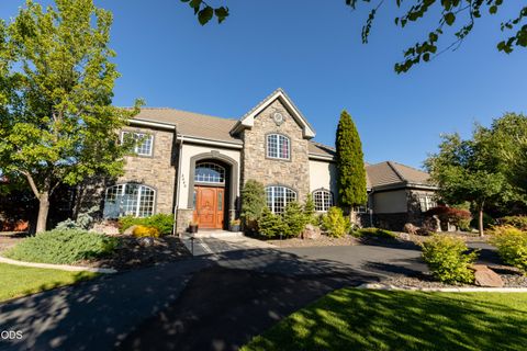 Tiny photo for 2646 Fairway Drive, Klamath Falls, OR 97601 (MLS # 220222765)