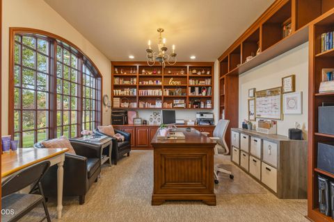 Tiny photo for 2646 Fairway Drive, Klamath Falls, OR 97601 (MLS # 220222765)