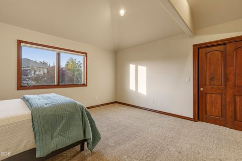 Tiny photo for 2646 Fairway Drive, Klamath Falls, OR 97601 (MLS # 220222765)