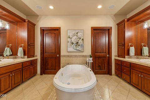 Tiny photo for 2646 Fairway Drive, Klamath Falls, OR 97601 (MLS # 220222765)