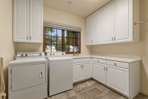 Tiny photo for 2646 Fairway Drive, Klamath Falls, OR 97601 (MLS # 220222765)