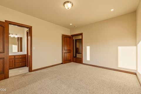 Tiny photo for 2646 Fairway Drive, Klamath Falls, OR 97601 (MLS # 220222765)