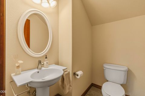 Tiny photo for 2646 Fairway Drive, Klamath Falls, OR 97601 (MLS # 220222765)