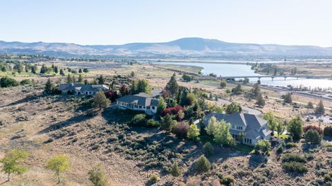 Tiny photo for 2646 Fairway Drive, Klamath Falls, OR 97601 (MLS # 220222765)