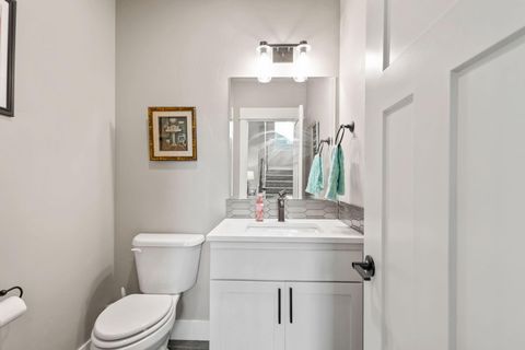 Tiny photo for 63326 Thoroughbred Place, Bend, OR 97703 (MLS # 220213305)