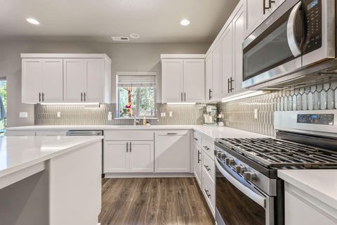 Tiny photo for 63326 Thoroughbred Place, Bend, OR 97703 (MLS # 220213305)