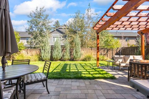 Tiny photo for 63326 Thoroughbred Place, Bend, OR 97703 (MLS # 220213305)