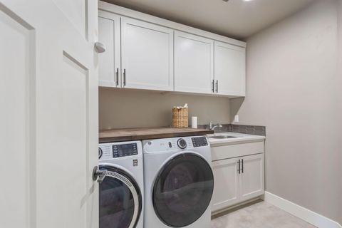 Tiny photo for 63326 Thoroughbred Place, Bend, OR 97703 (MLS # 220213305)