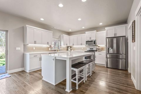 Tiny photo for 63326 Thoroughbred Place, Bend, OR 97703 (MLS # 220213305)