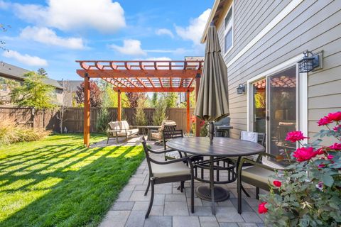 Tiny photo for 63326 Thoroughbred Place, Bend, OR 97703 (MLS # 220213305)
