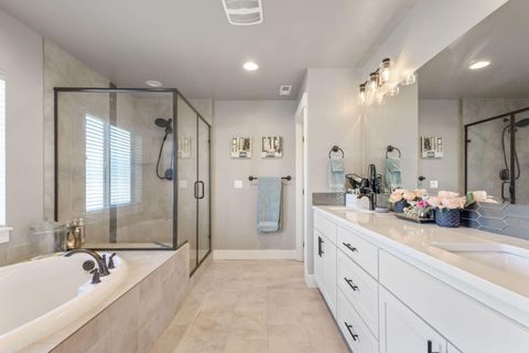 Tiny photo for 63326 Thoroughbred Place, Bend, OR 97703 (MLS # 220213305)