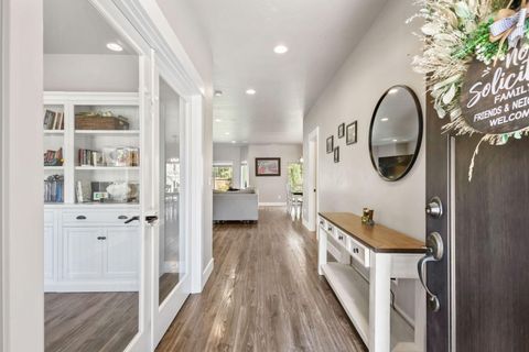 Tiny photo for 63326 Thoroughbred Place, Bend, OR 97703 (MLS # 220213305)